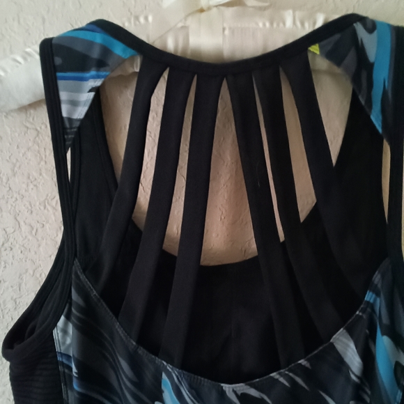 Fabletics Top.  Size M. - Picture 3 of 3